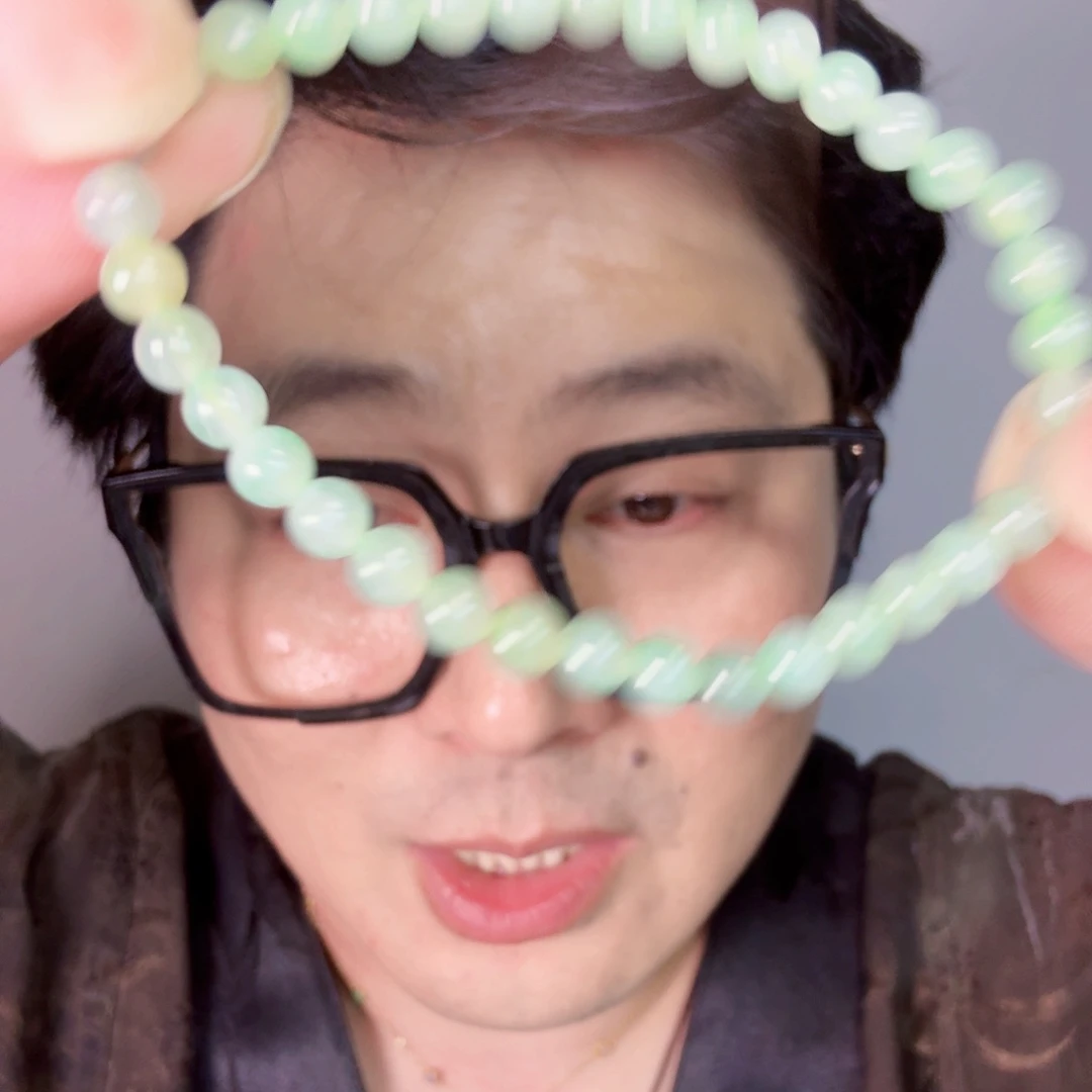 颈饰未镶嵌翡翠一件