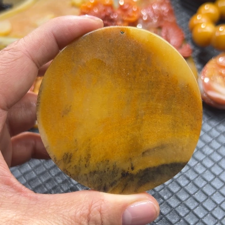 石英质玉（黄龙玉）颈饰未镶嵌