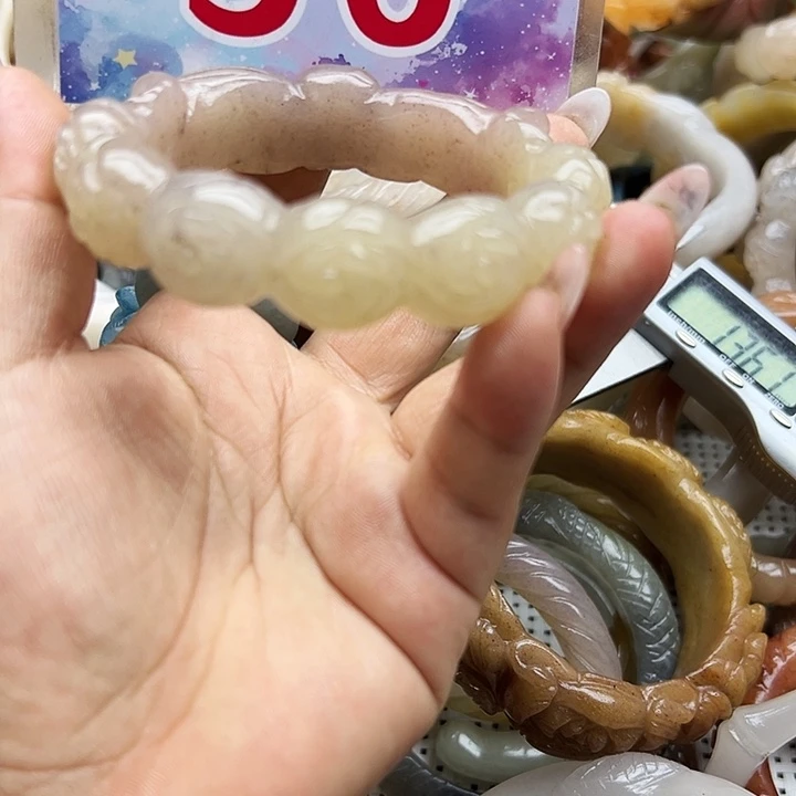 未镶嵌手镯石英岩玉