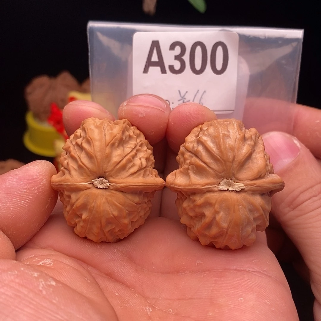 文玩核桃吊坠黄松峪40