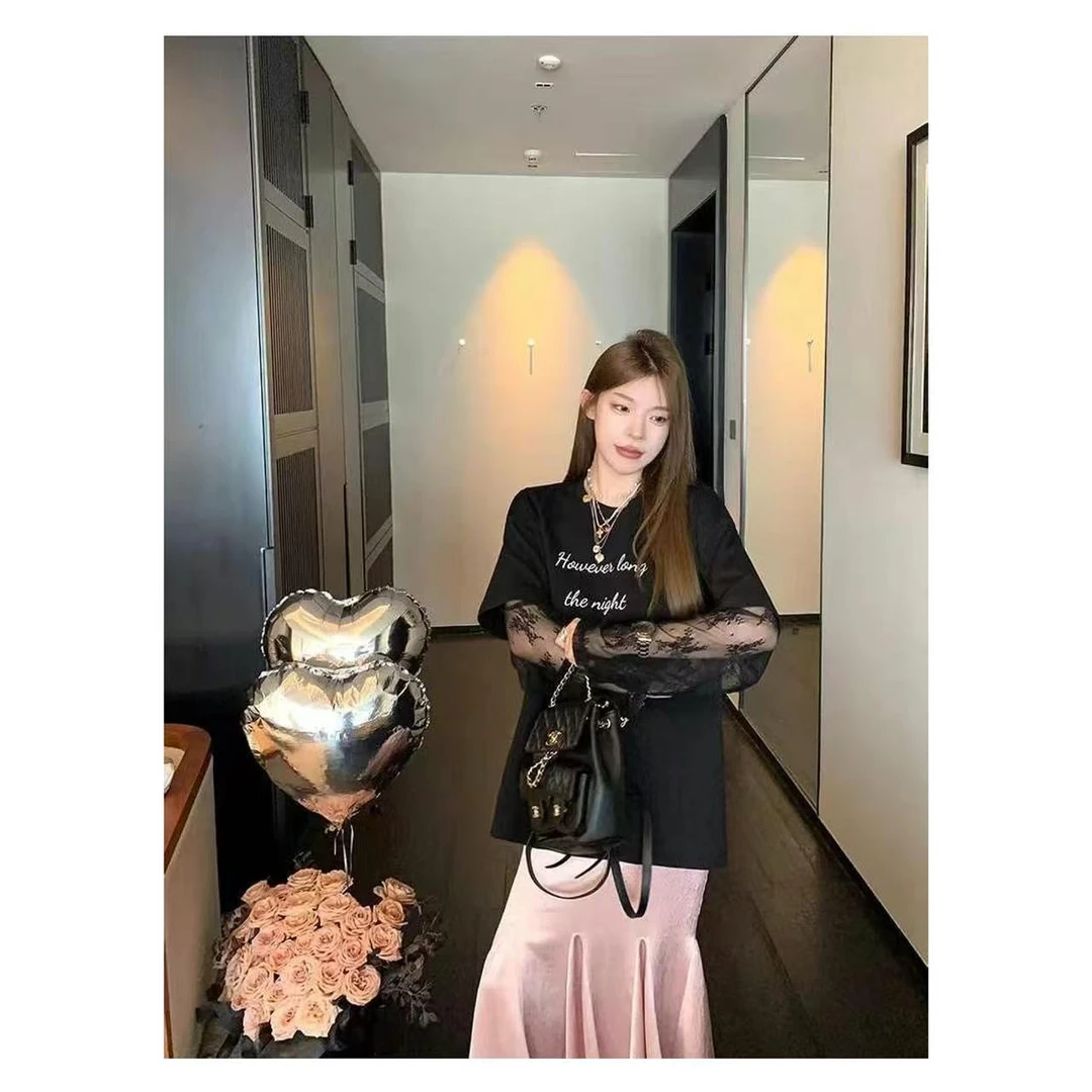 西西  自制显瘦蕾丝拼接字母短袖#6060