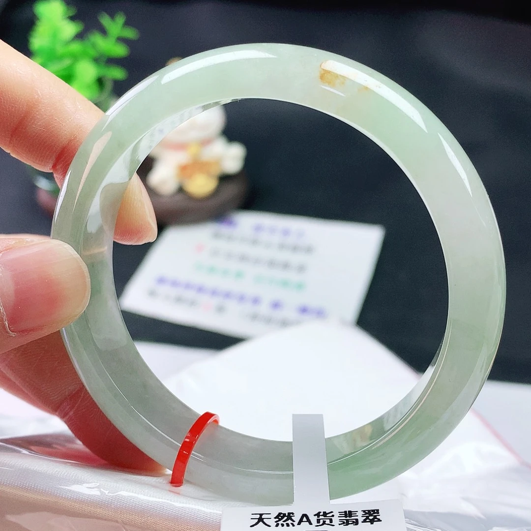 翡翠手镯未镶嵌56圈