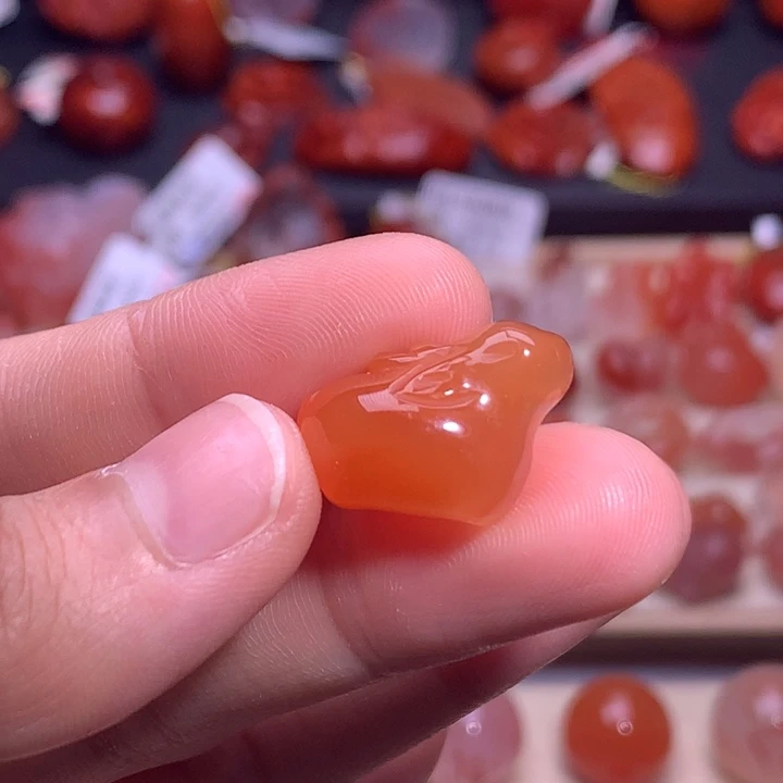 南红玛瑙未镶嵌珠宝半成品驯鹿