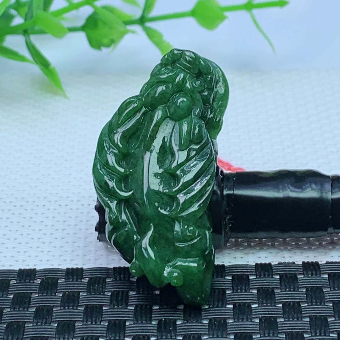 缅甸天然A货翡翠 辣绿飞天貔貅吊坠 尺寸；44.3*21*10.3mm