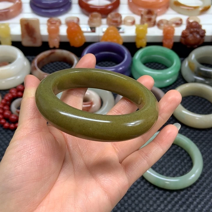 石英质玉未镶嵌手镯