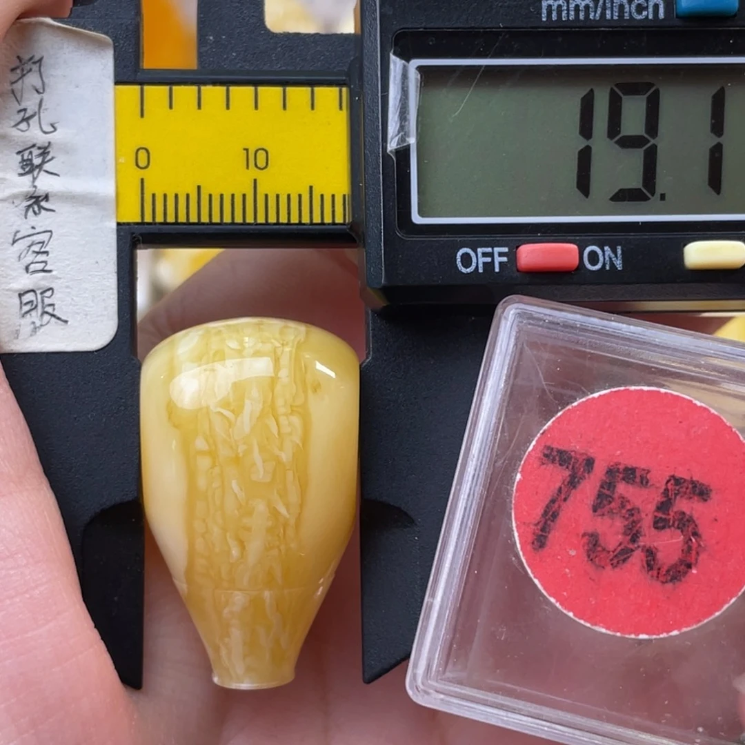 蜜蜡未镶嵌珠宝奇石