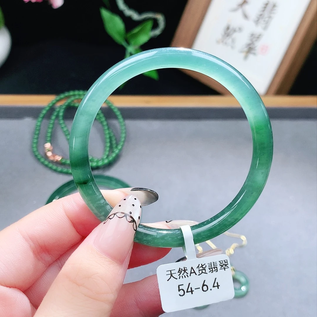 翡翠手镯（圆镯）未镶嵌