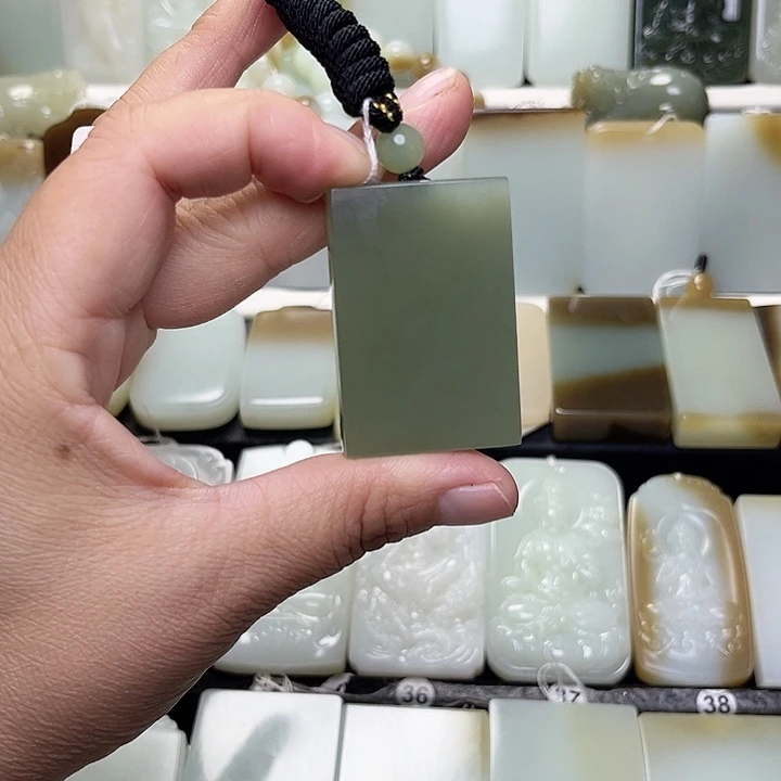 颈饰未镶嵌和田玉