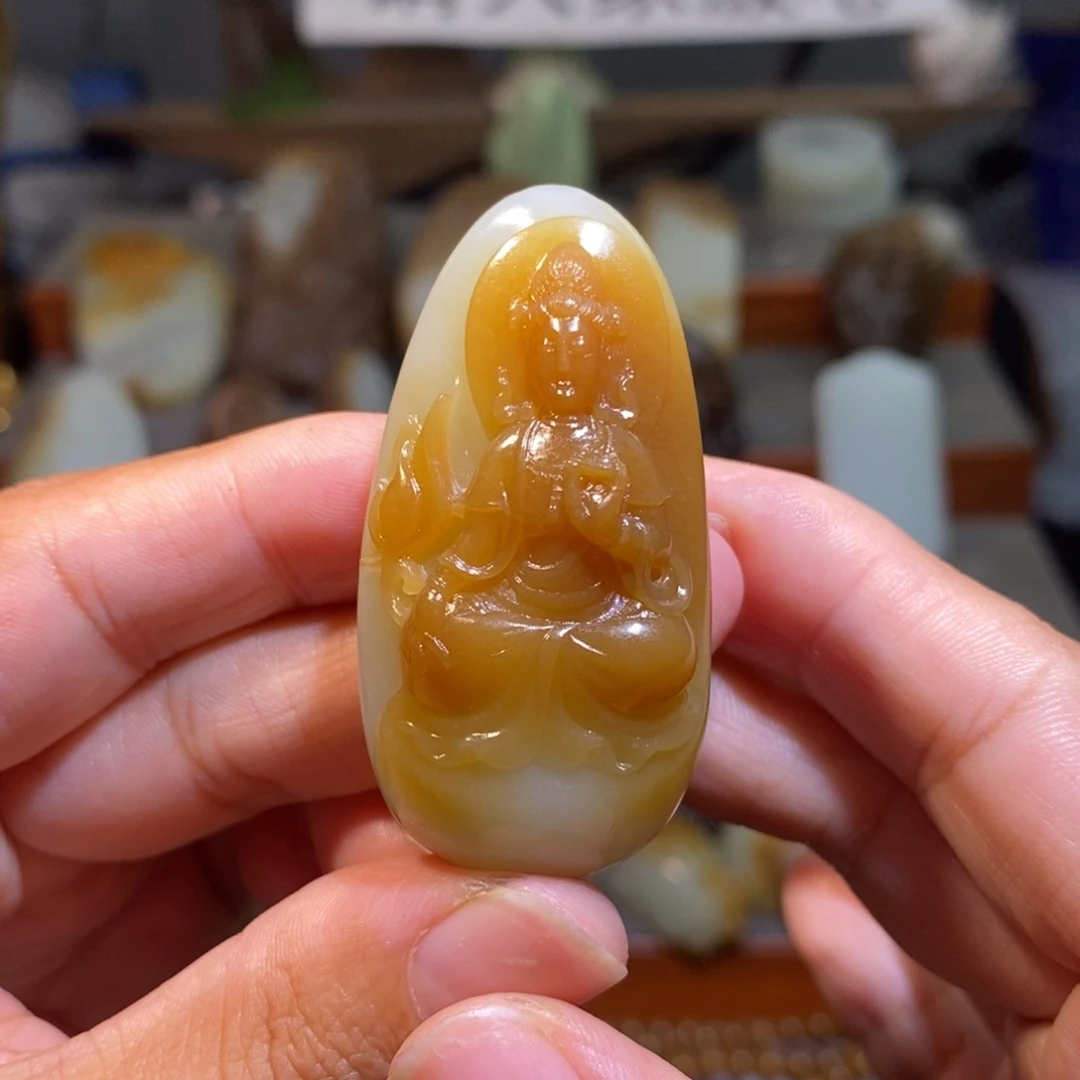 颈饰未镶嵌和田玉（糖玉）一***萄