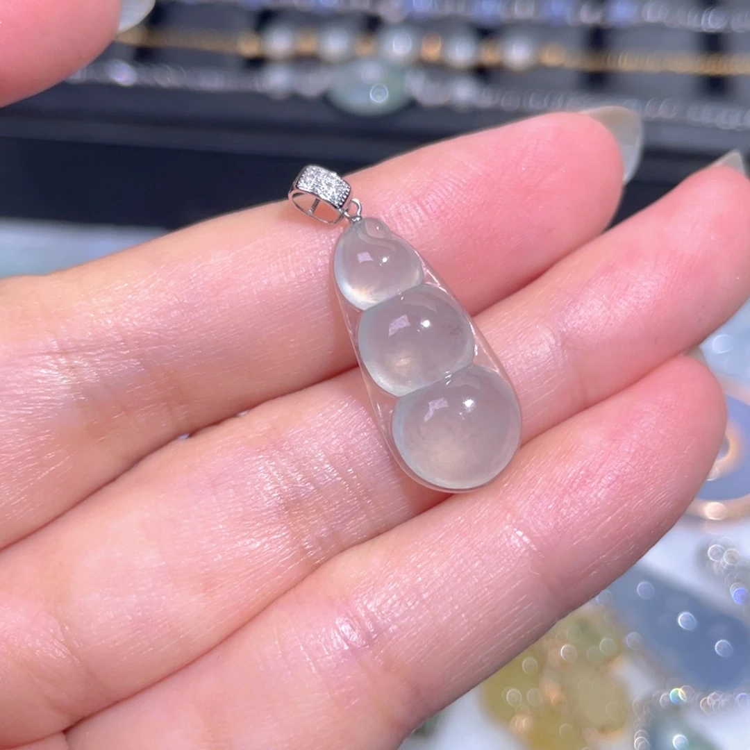 颈饰18K金镶嵌翡翠翡翠