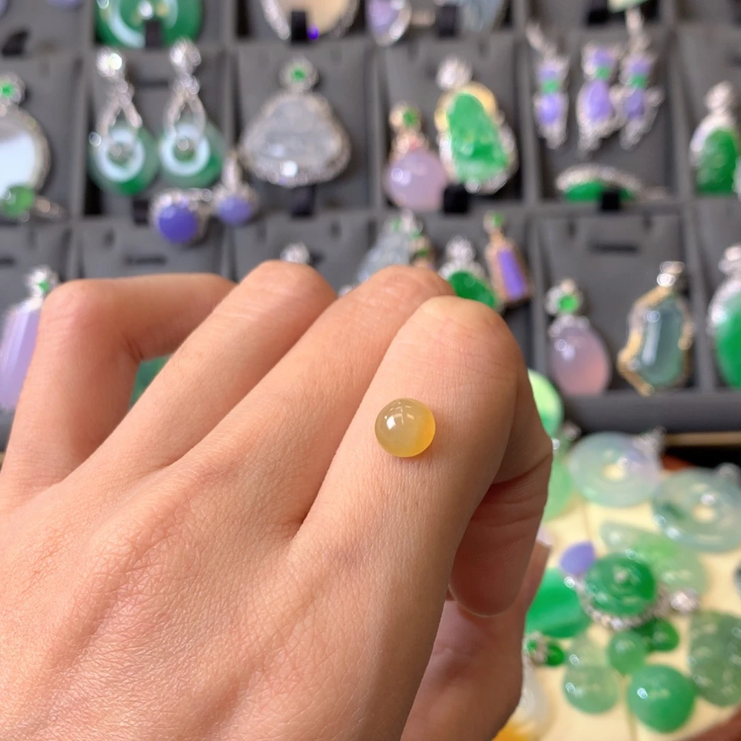 翡翠颈饰未镶嵌裸石