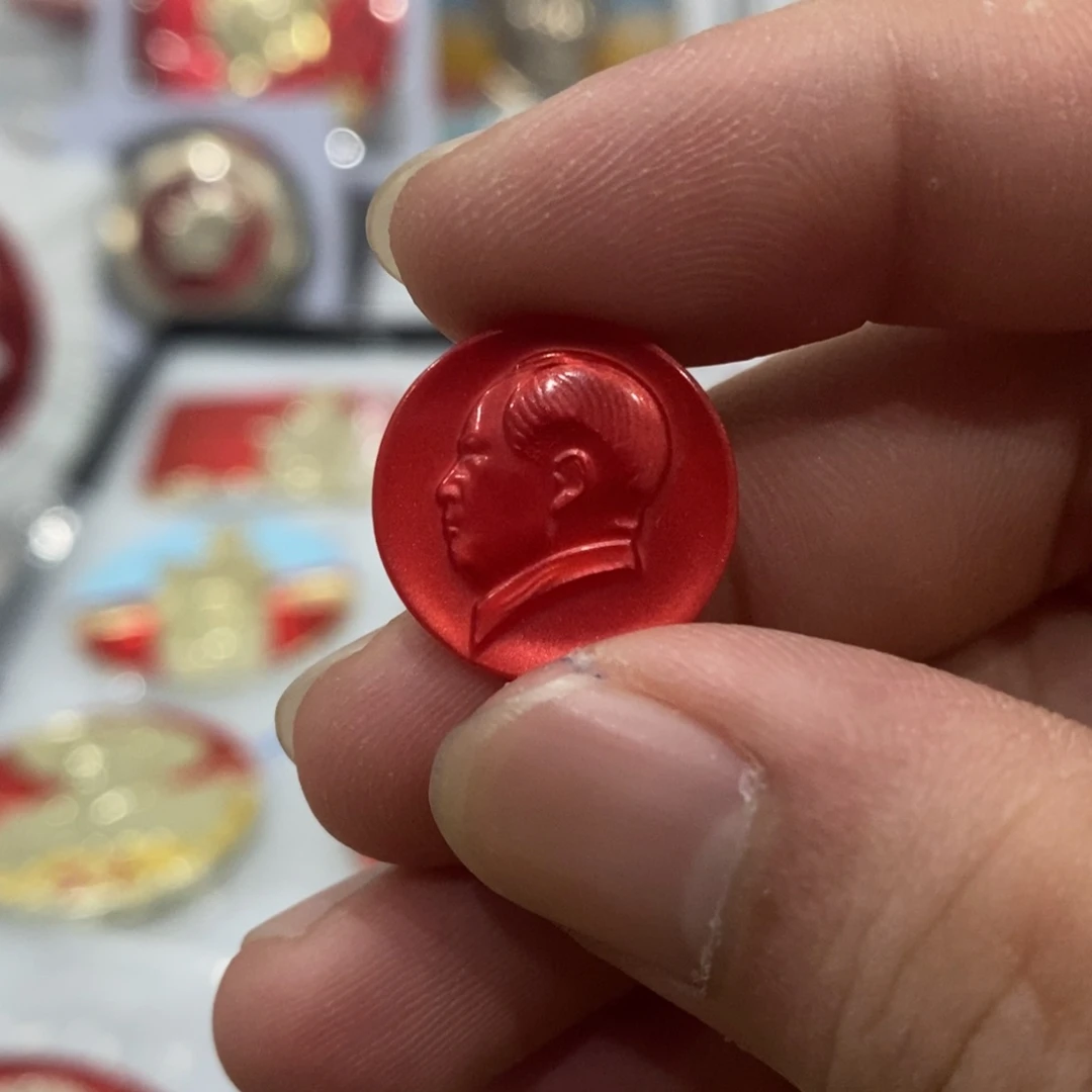 其他普通金属红色纪念章珠光小章