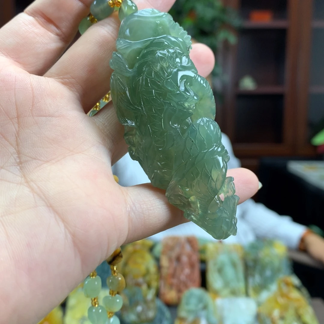 未镶嵌蛇纹石玉颈饰
