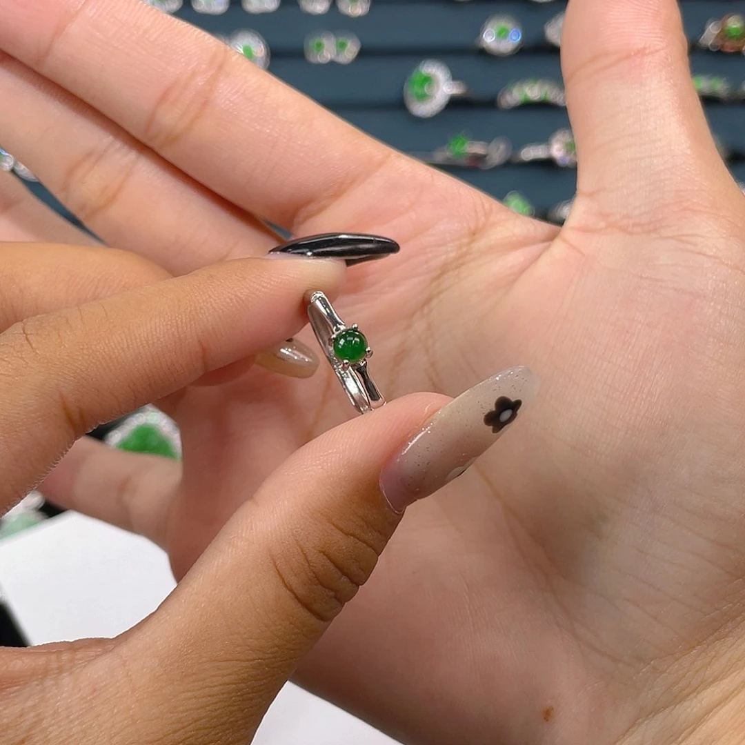 未镶嵌戒指翡翠戒指