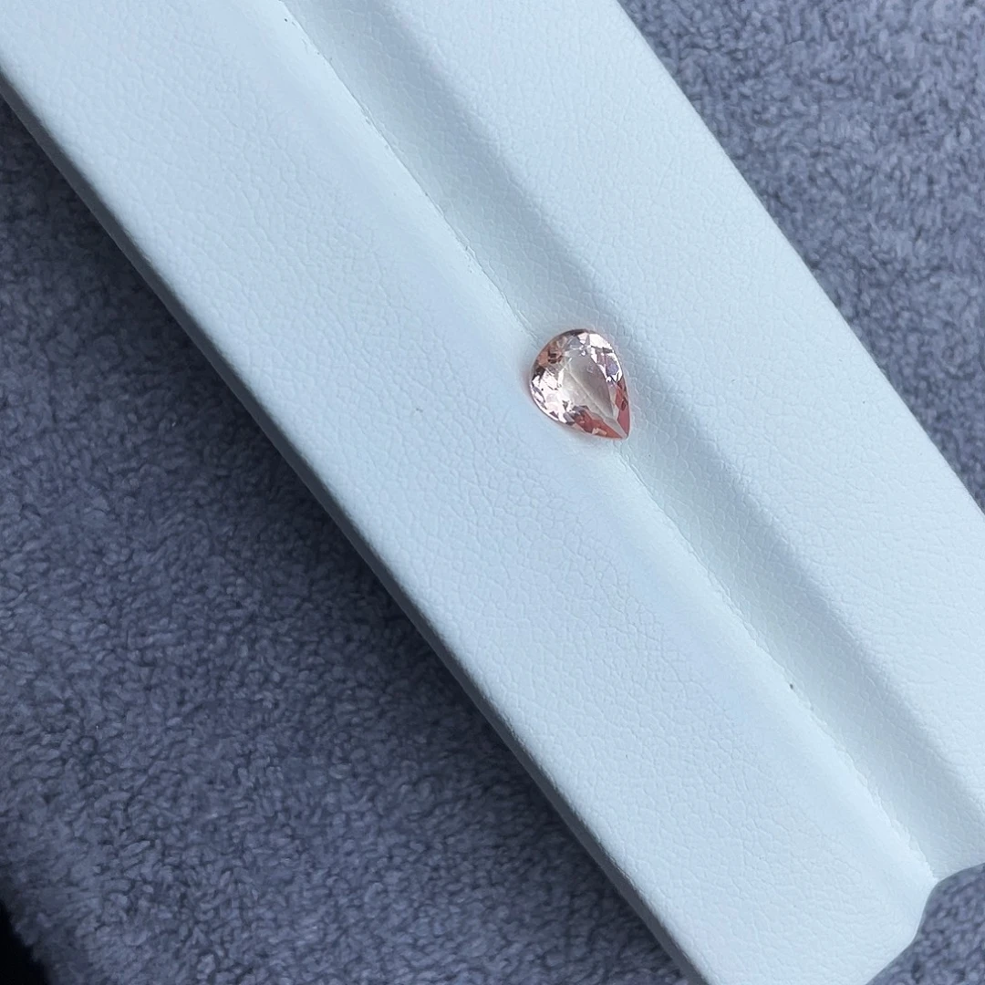 托帕石裸石0.97Ct。