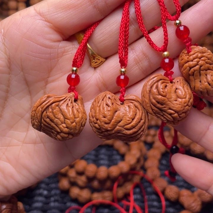 木质类龙纹桃枭挂件