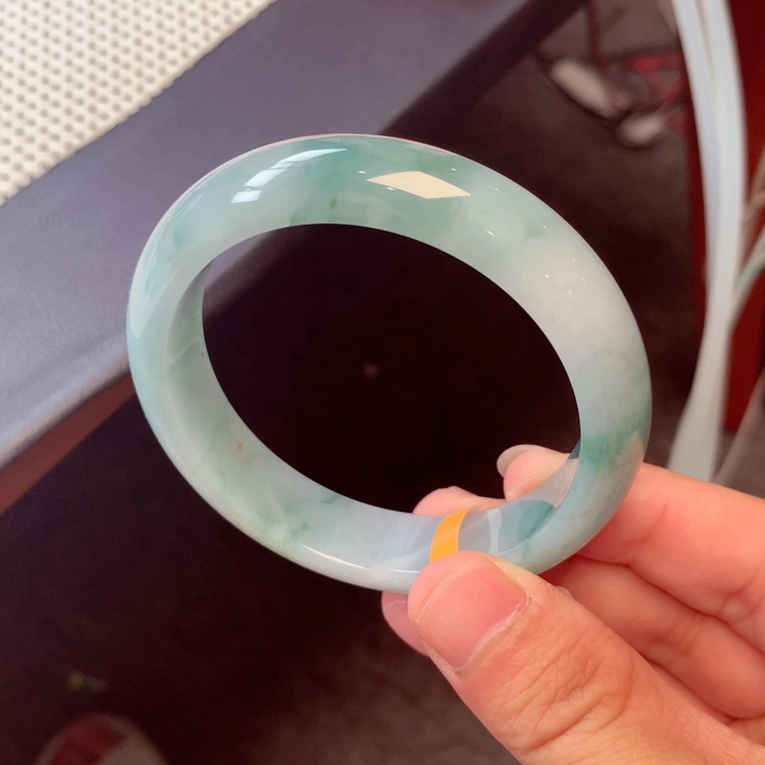 翡翠手镯未镶嵌缅甸