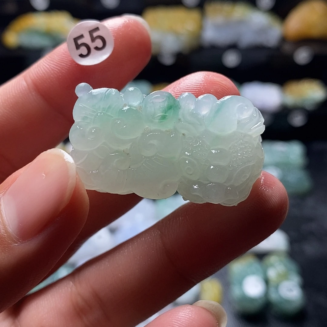 定制翡翠未镶嵌毛货半糯冰飘绿花口含珠精工貔貅