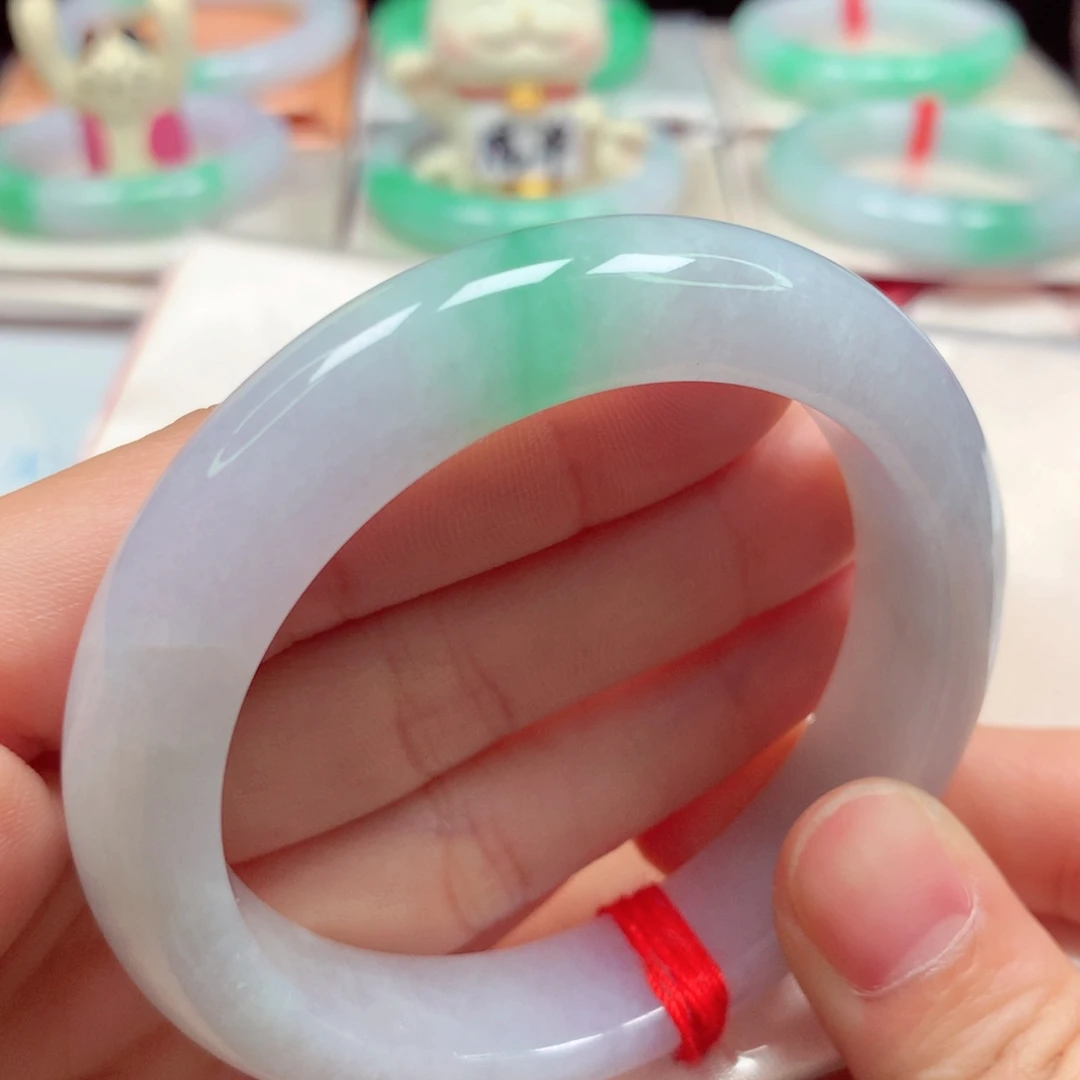 翡翠未镶嵌手镯细腻淡春彩飘绿5455