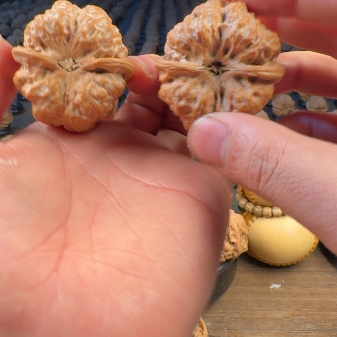 O***x文玩核桃吊坠蛤蟆的眼睛是真的好看啊我