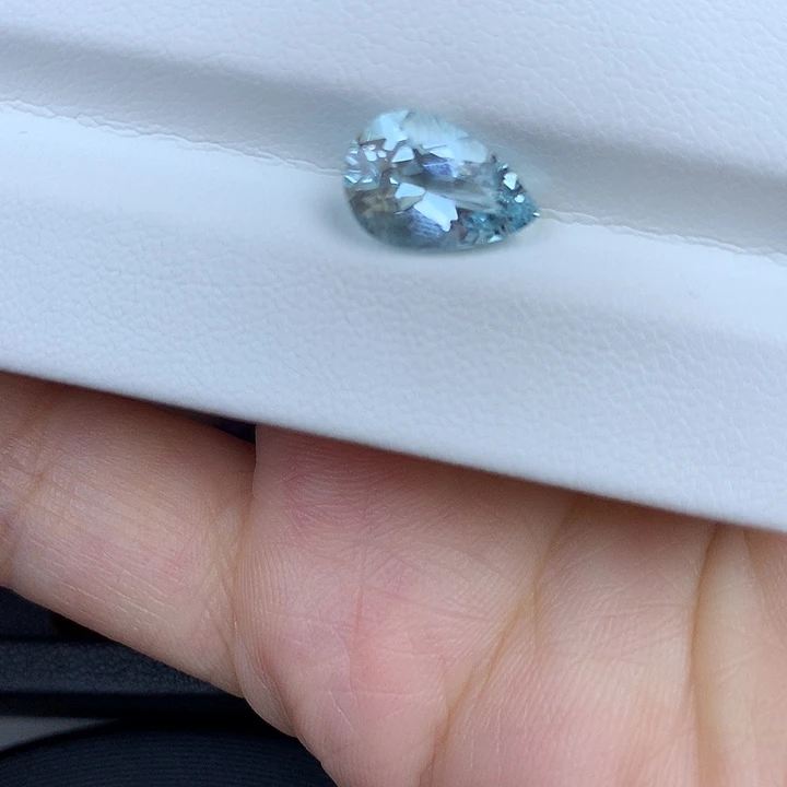 海蓝宝石裸石未镶嵌2.56ct水滴海蓝宝