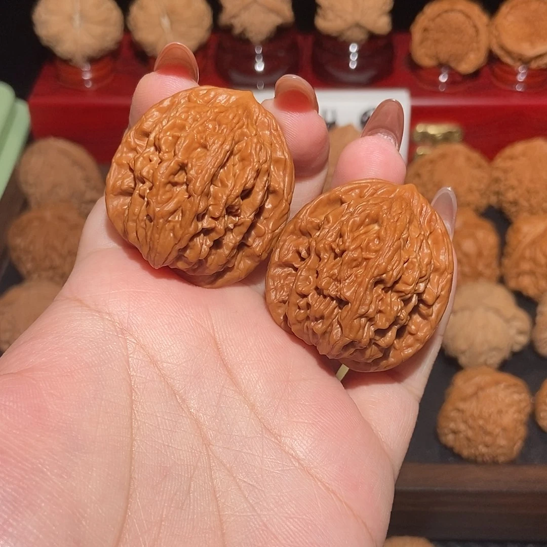 文玩核桃吊坠虎头36