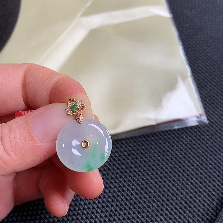 颈饰18K金镶嵌翡翠