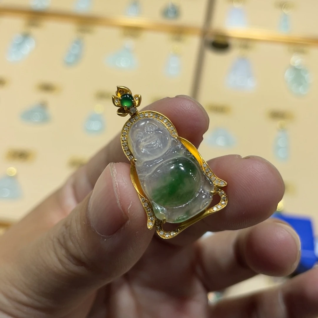 颈饰18K金镶嵌翡翠站佛