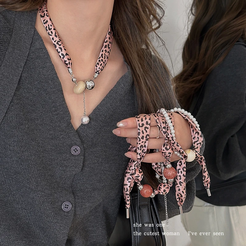 非金属布艺项链 粉色豹纹磁吸丝巾项链毛衣链锁骨链2025新款配饰