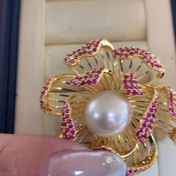 未镶嵌胸饰淡水珍珠