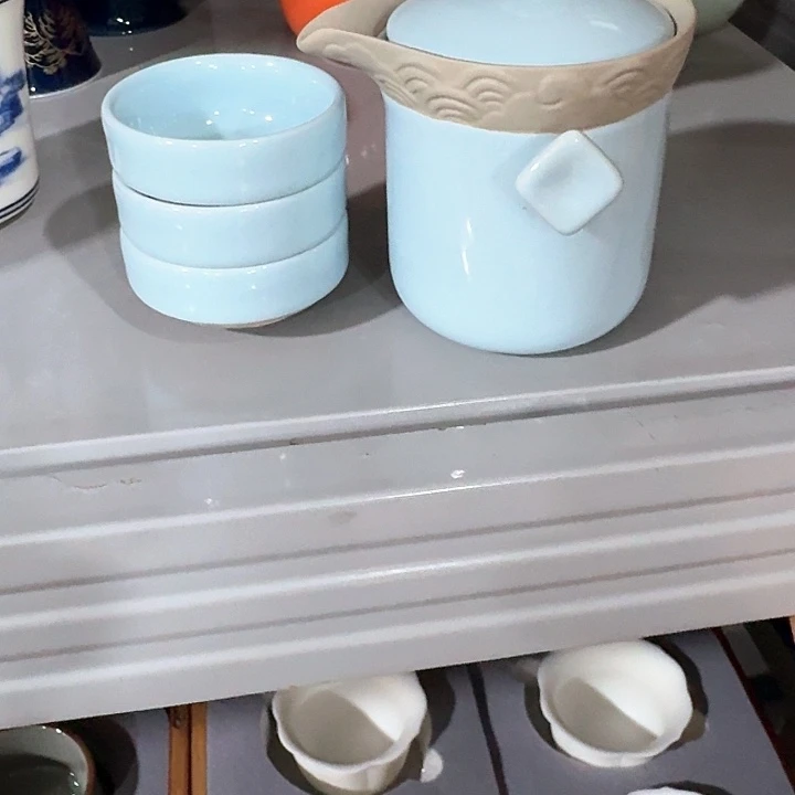 主人杯一个，瓷。。品茗