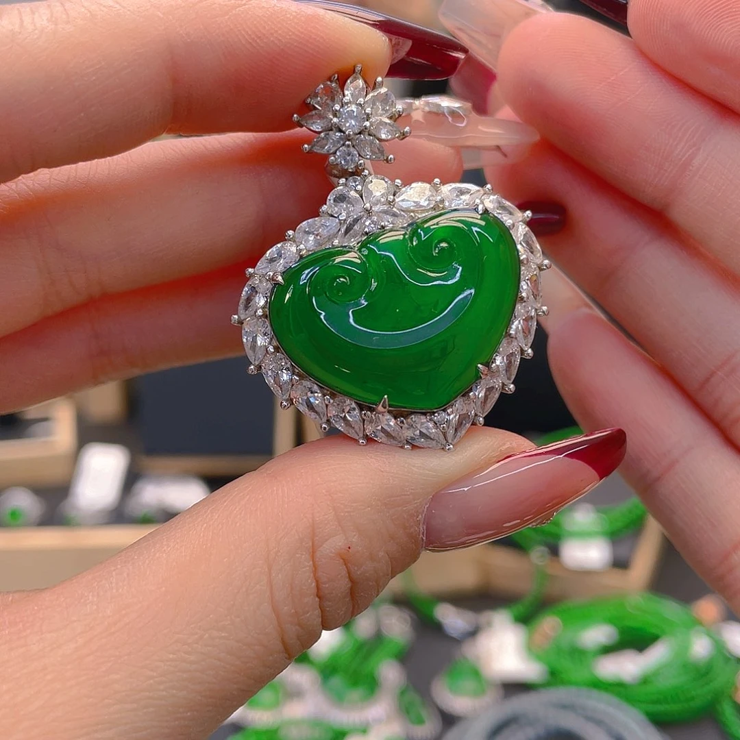 翡翠吊坠(赠链)银S925镶嵌如意头