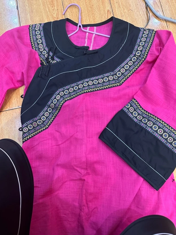 枚红色上衣舒服透气