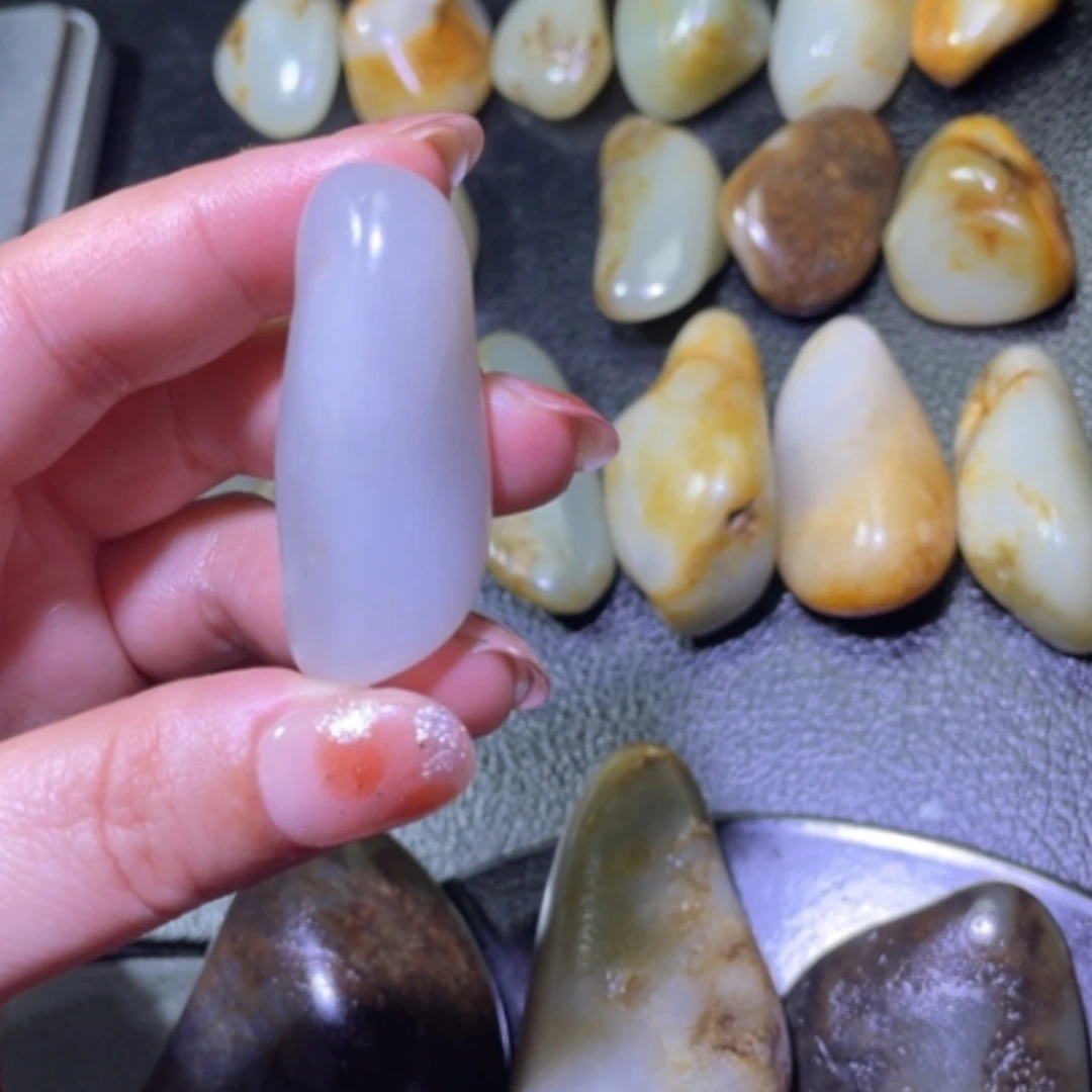 【闪购商品】颈饰未镶嵌和田玉墨*