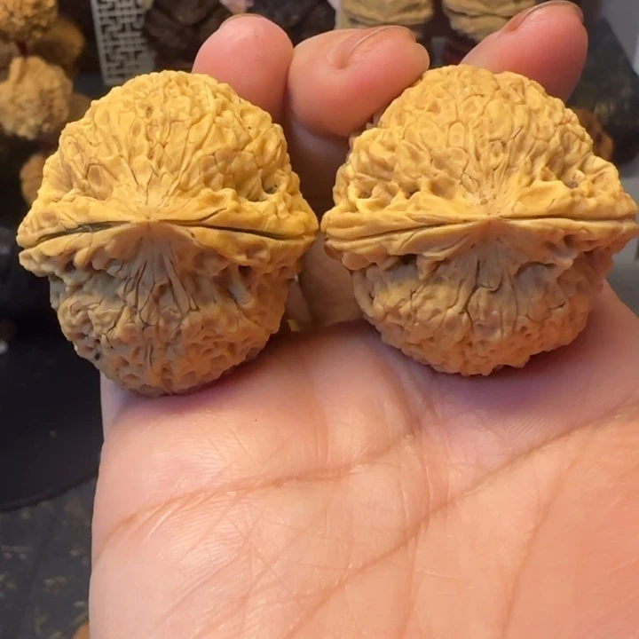 文玩核桃吊坠粗筋铁罗汉40