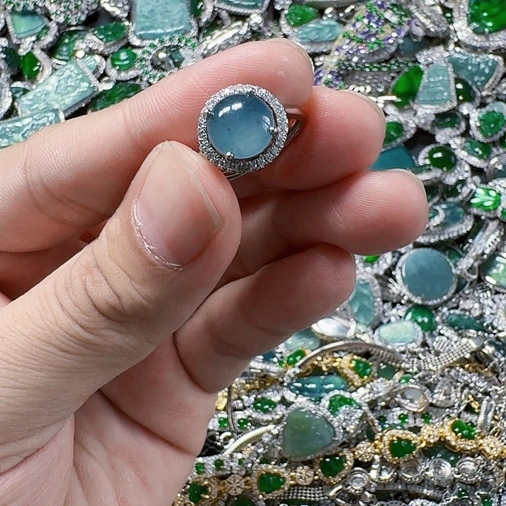 翡翠颈饰未镶嵌天然A货翡翠放漏