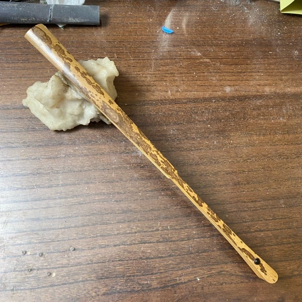 9月18日P04，8寸18方，排口1.8古方头梅鹿折扇，刮棱刮宓贴梁指纹花