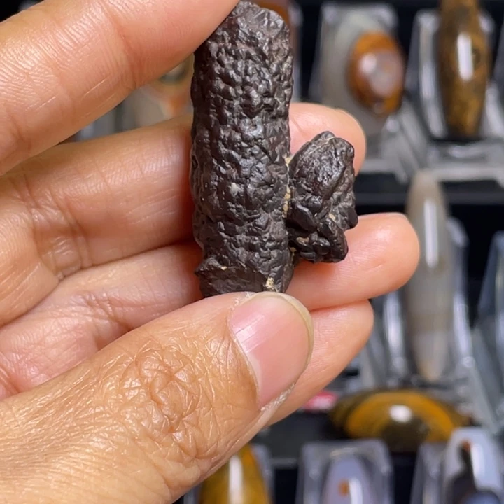 V***Q玛瑙/玉髓未镶嵌颈饰