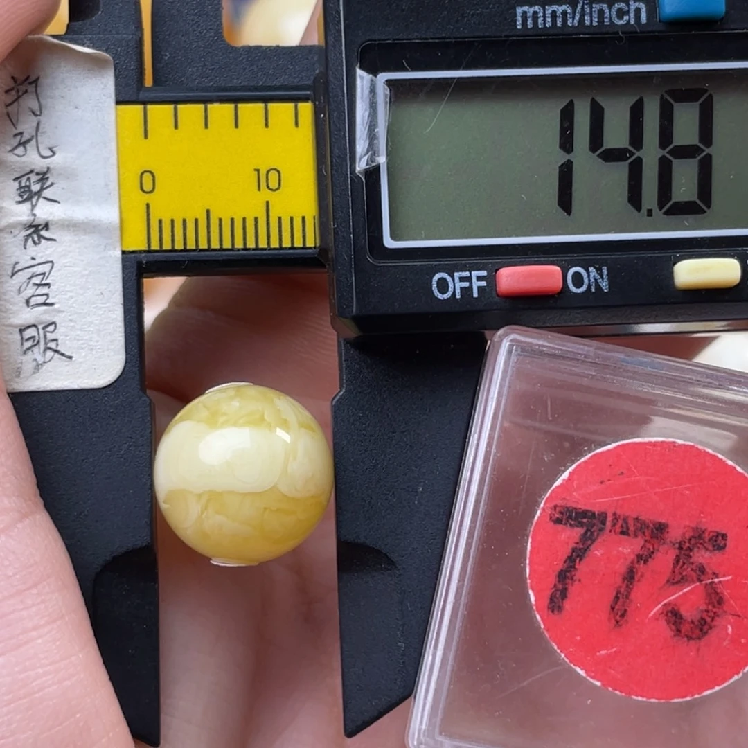 蜜蜡未镶嵌珠宝奇石