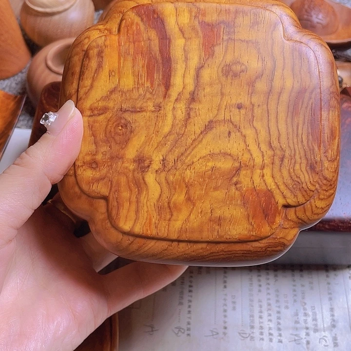 木微凹黄檀梅花盒12*12一个