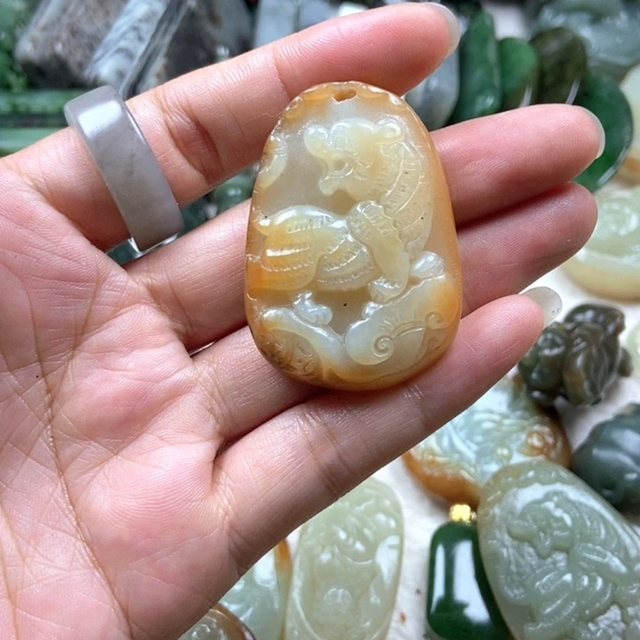 颈饰未镶嵌和田玉