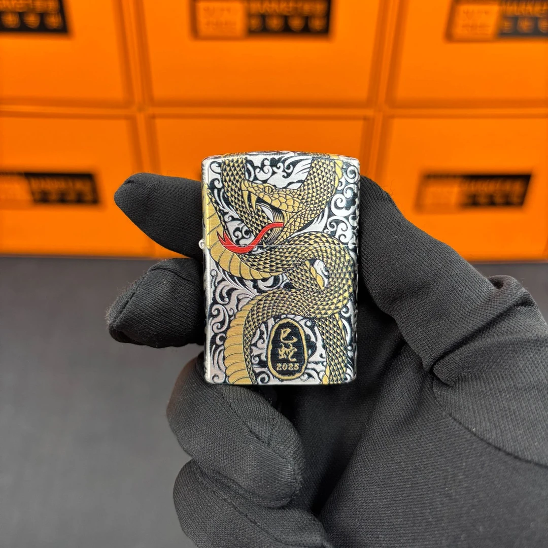 ZORRO佐罗爆款银金色金蛇献瑞煤油打火机蛇年限定礼盒Z