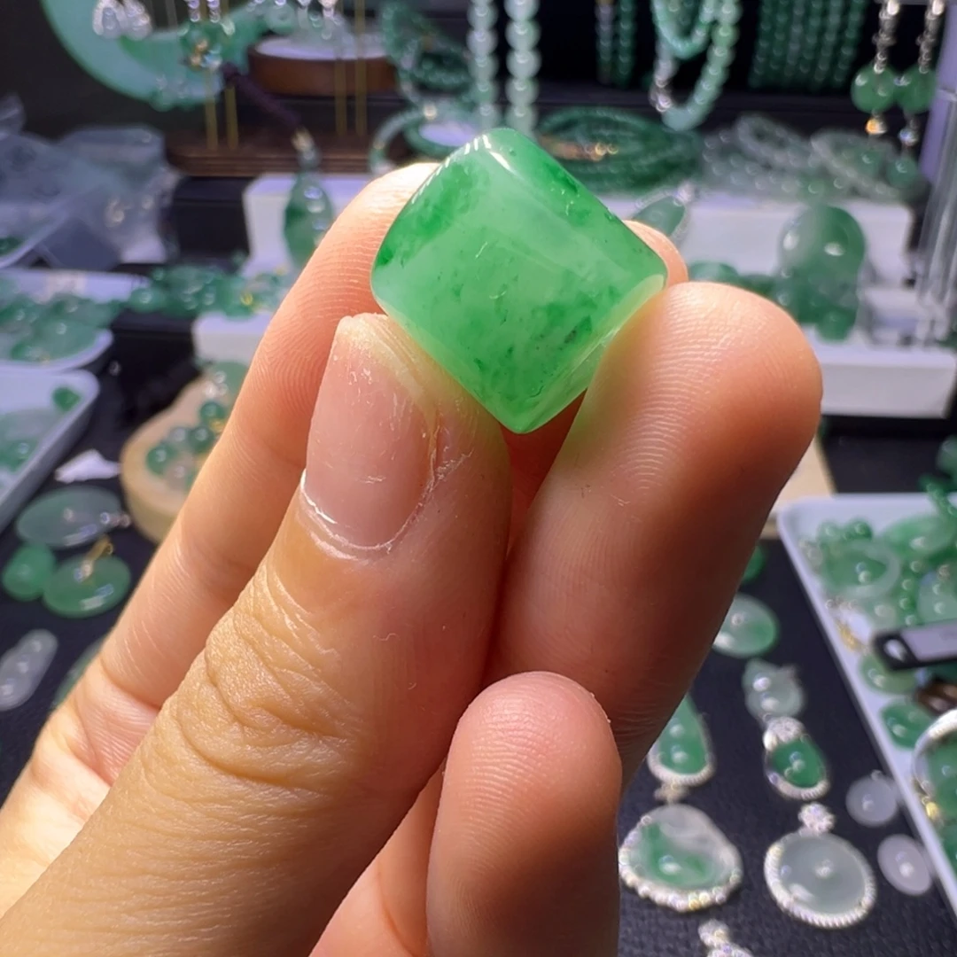 石英质玉合金颈饰