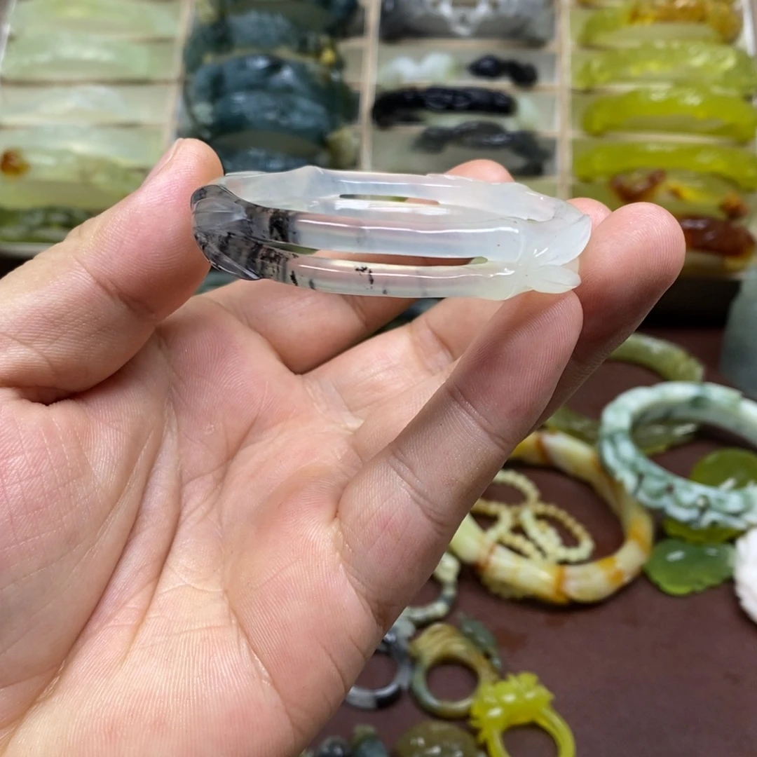 蛇纹石玉未镶嵌手镯