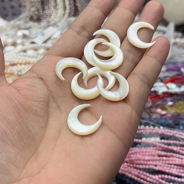 玛瑙/玉髓未镶嵌珠宝半成品3个白蝶贝月牙