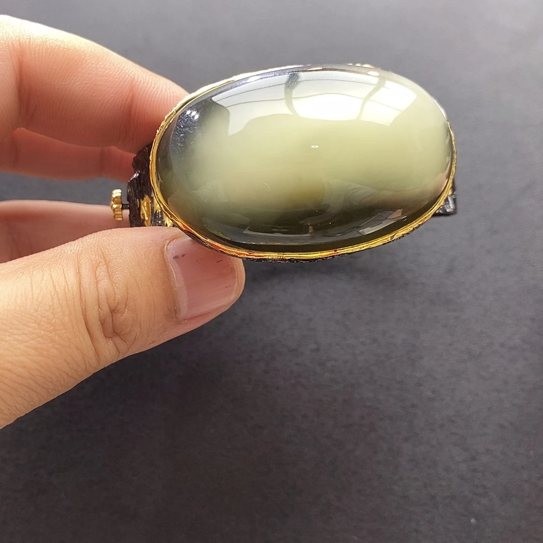 紫***紫琥珀未镶嵌裸石手镯