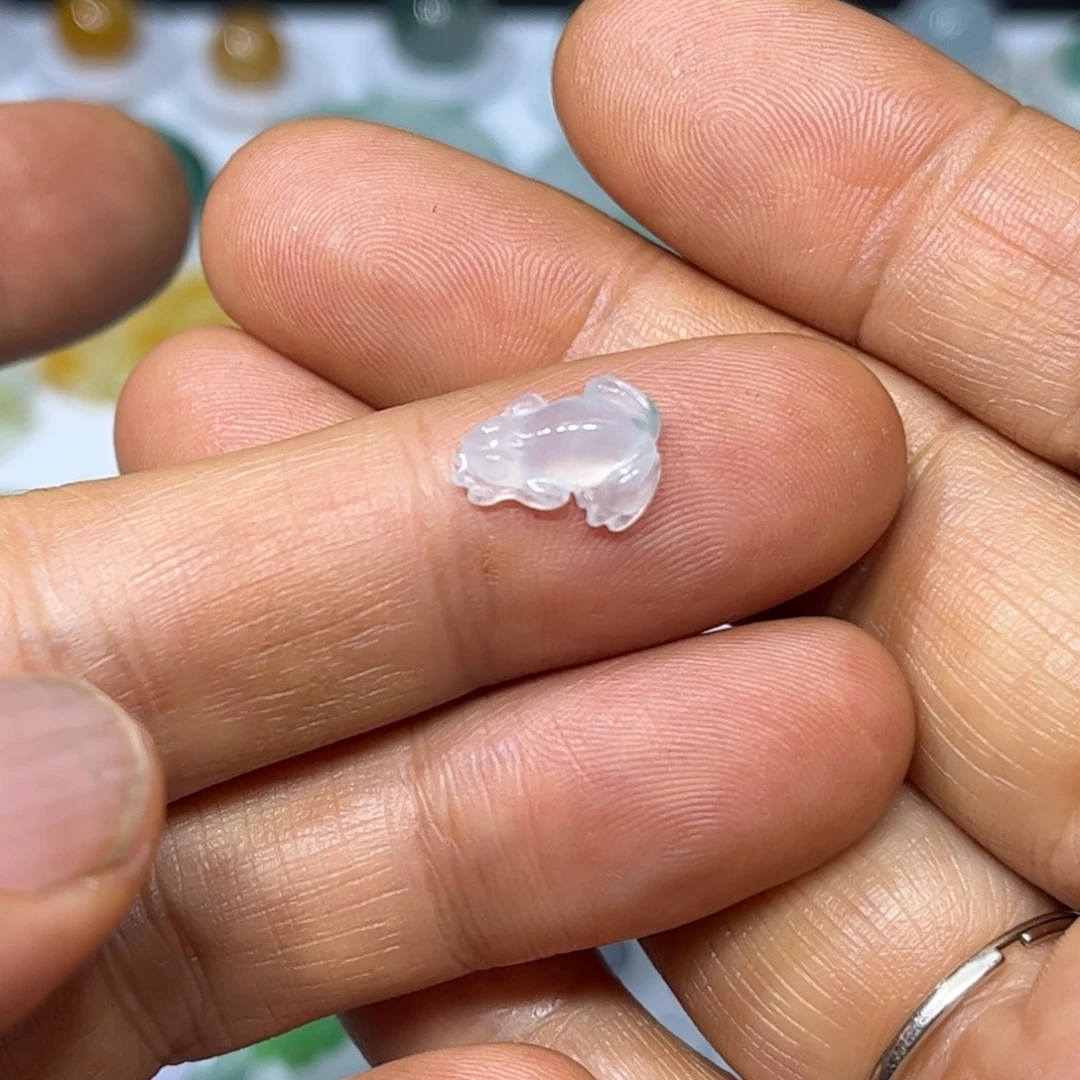 翡翠未镶嵌颈饰青蛙