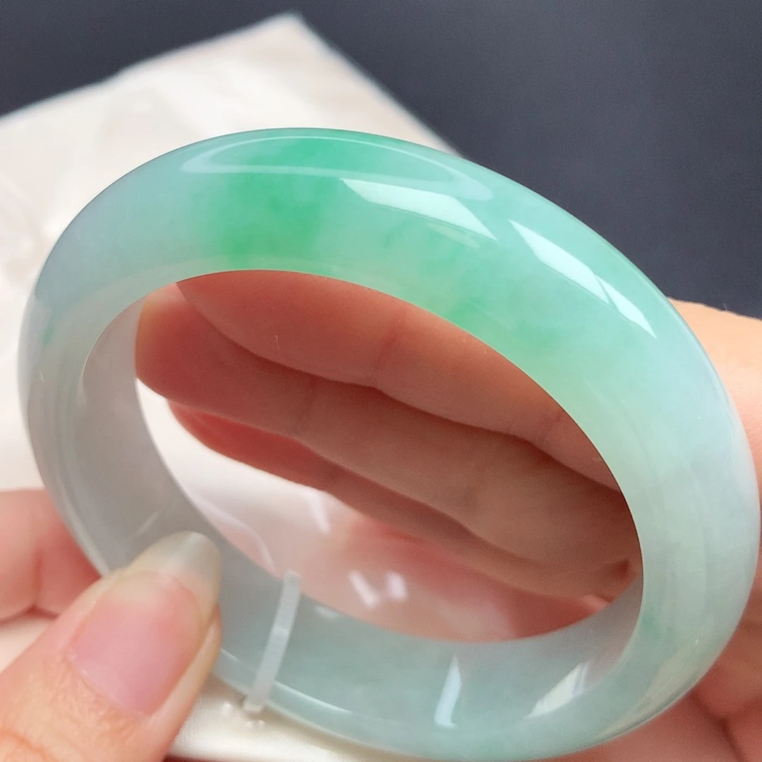 翡翠手镯未镶嵌55.8圈口