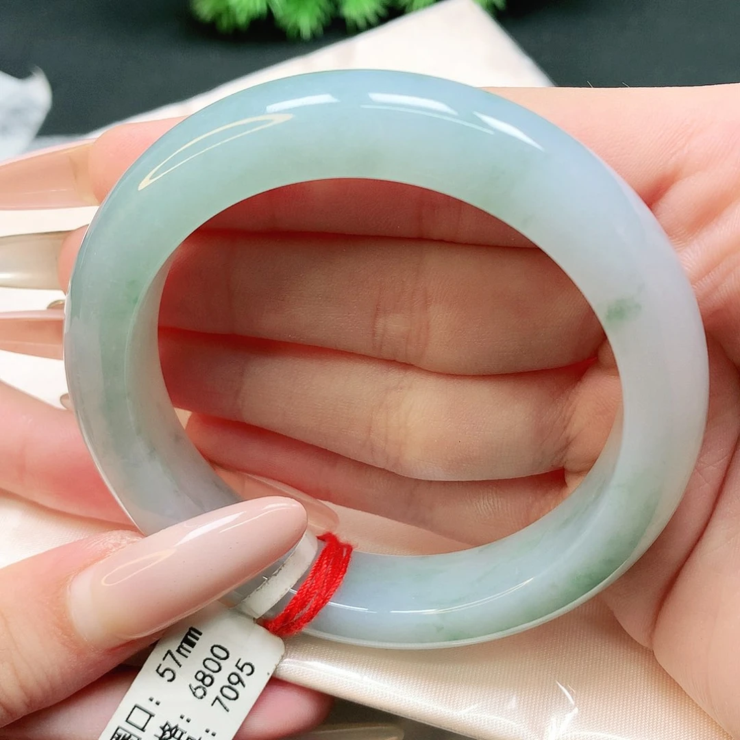 翡翠手镯未镶嵌正圈