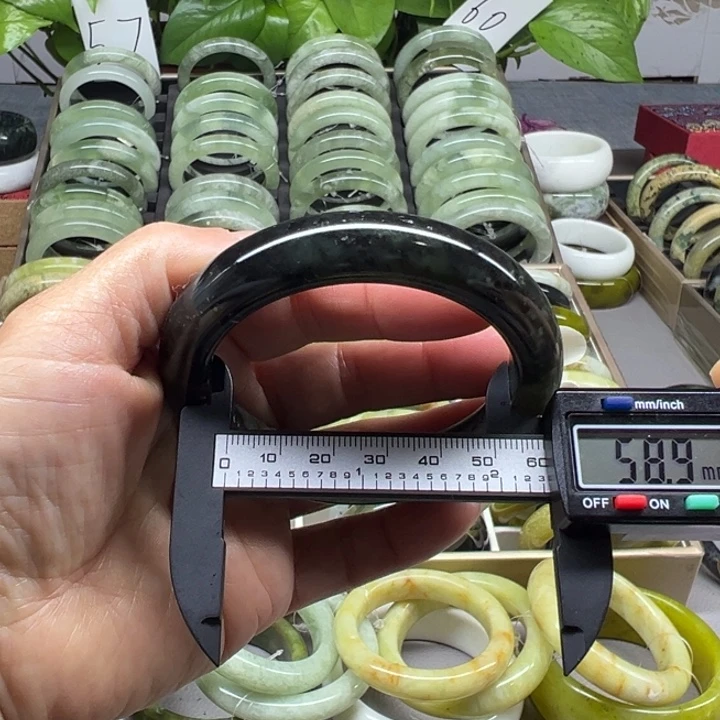 蛇纹石玉未镶嵌手镯17